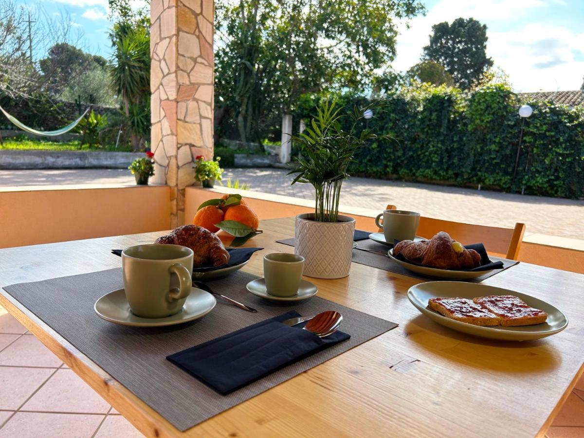 B&B Radice Brucoli Bagian luar foto